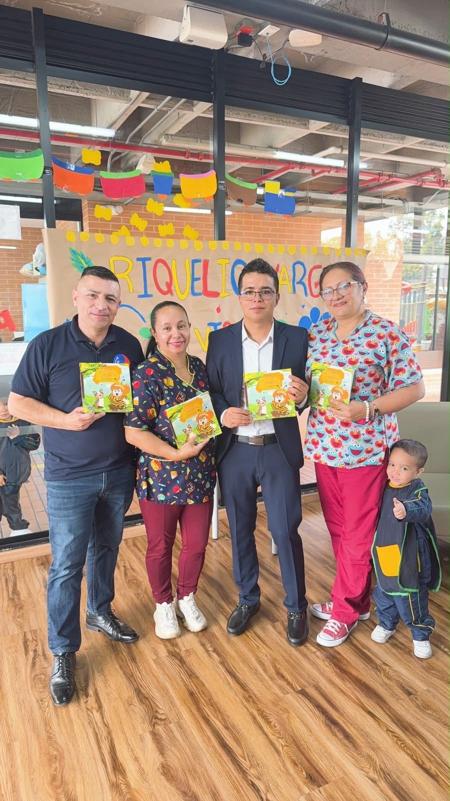 Presentación de La colmena secreta con docentes