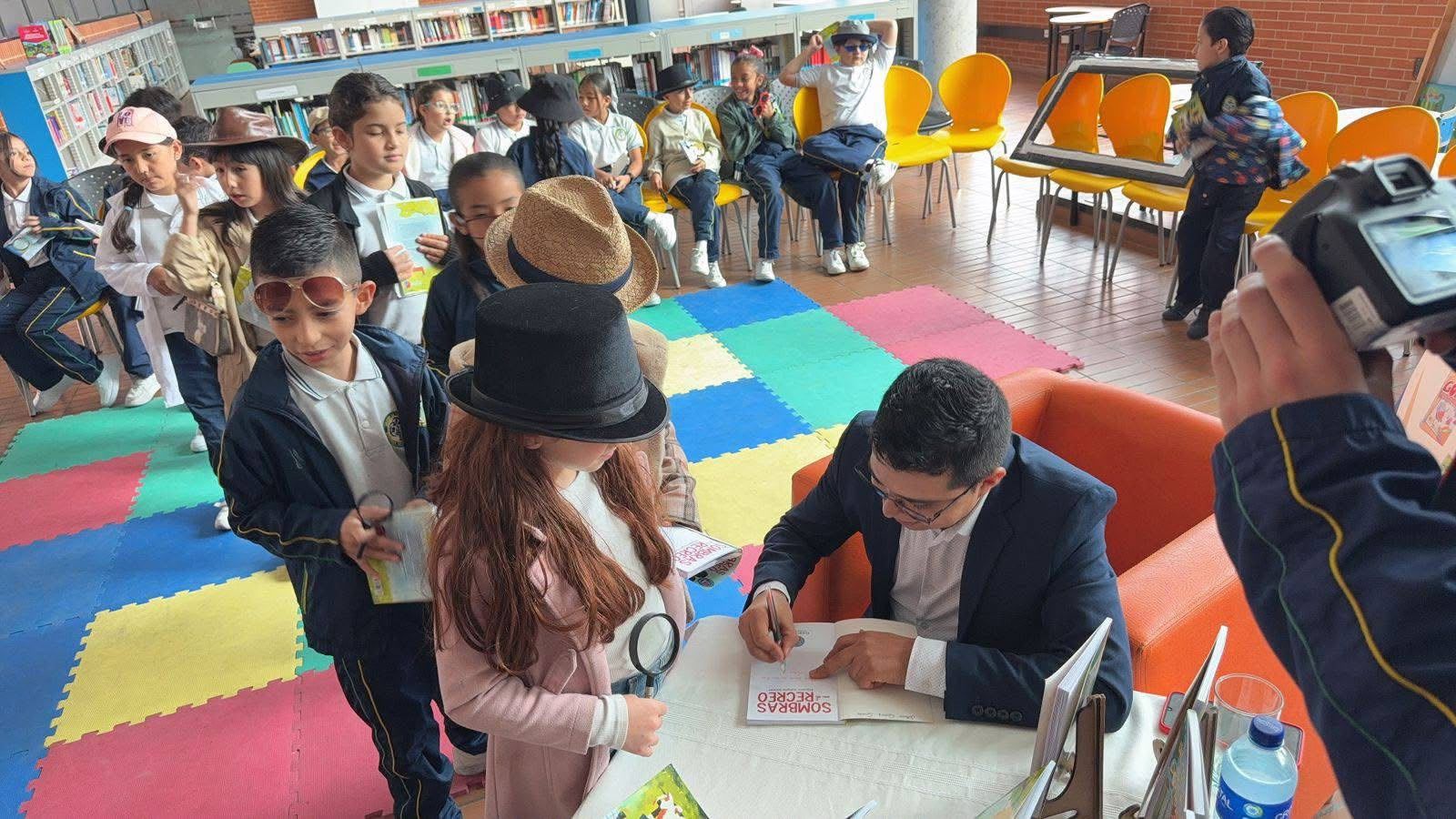 Firma de Sombras en el recreo con pequeños detectives